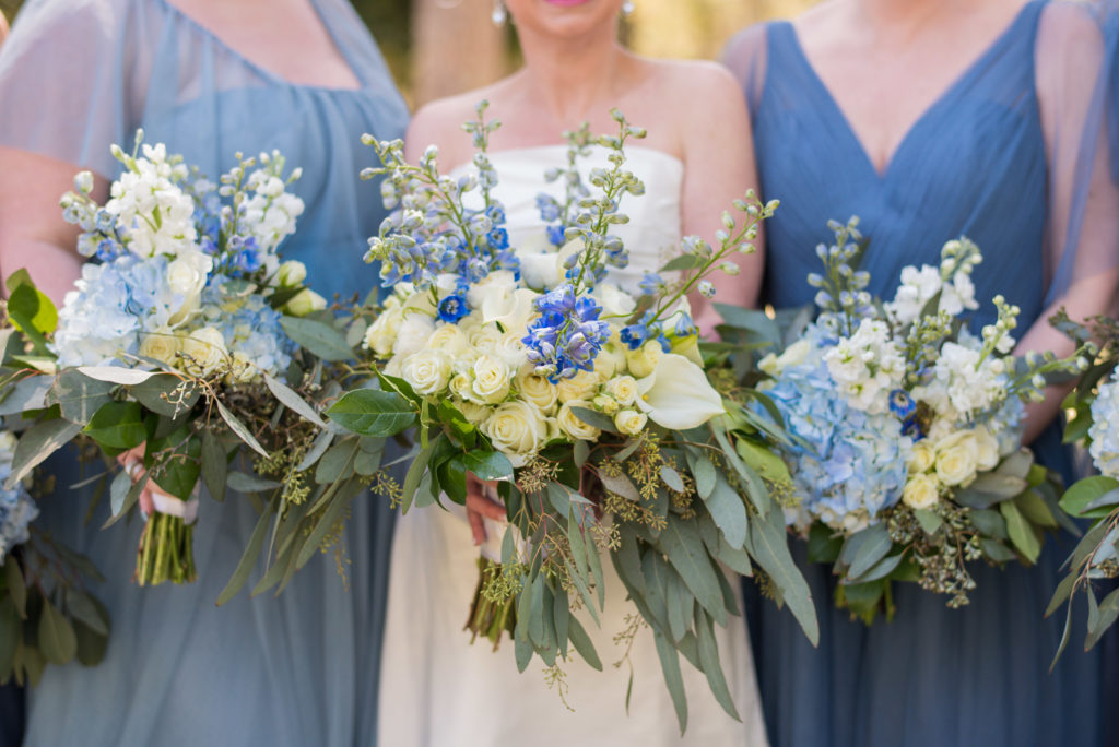 leesberg ga wedding photographer - bride and bridesmaids with blue dresses